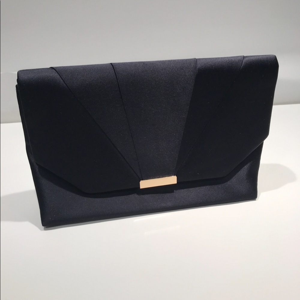 Black clutch